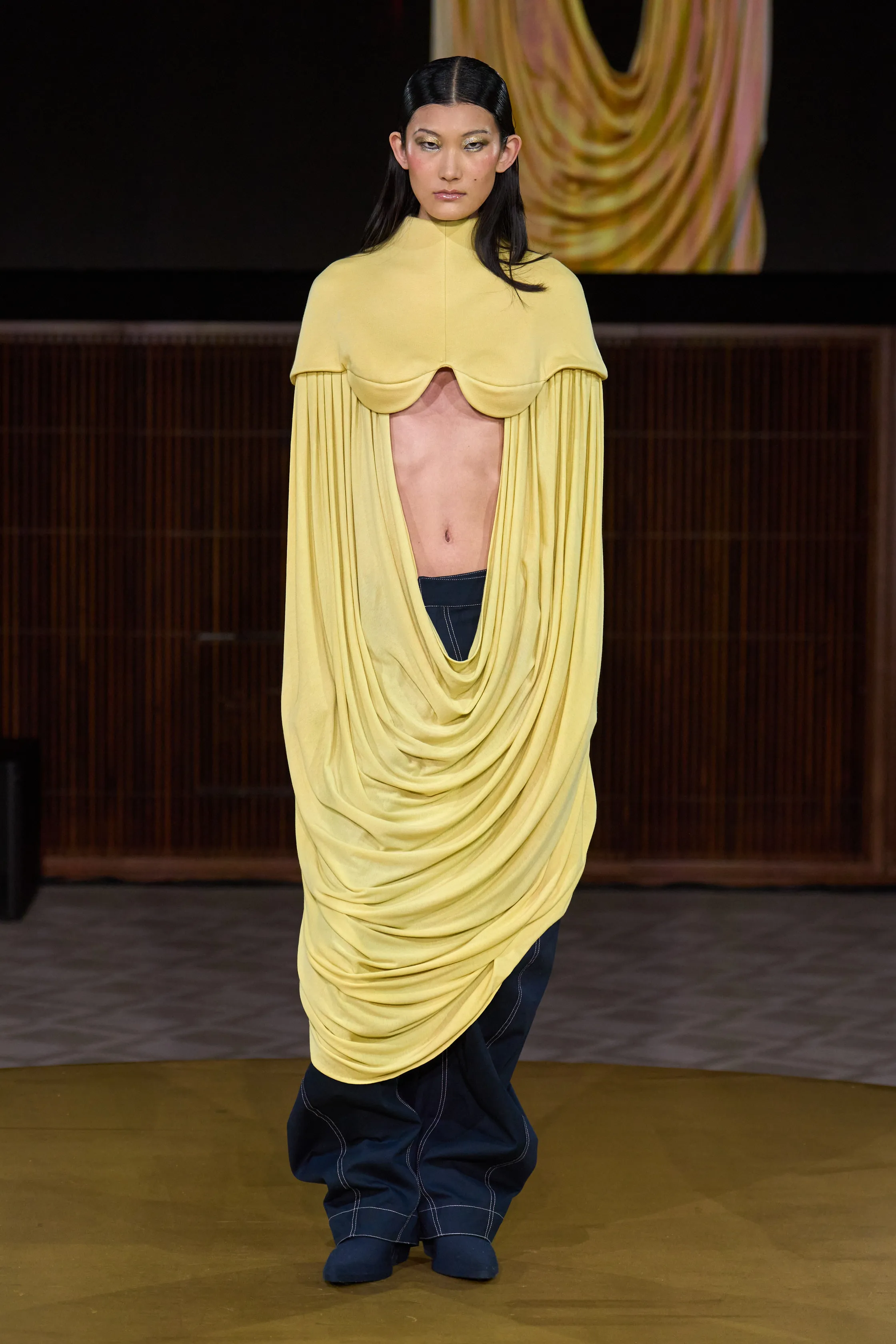 LONDON COLLEGE FALL 26 look 1
