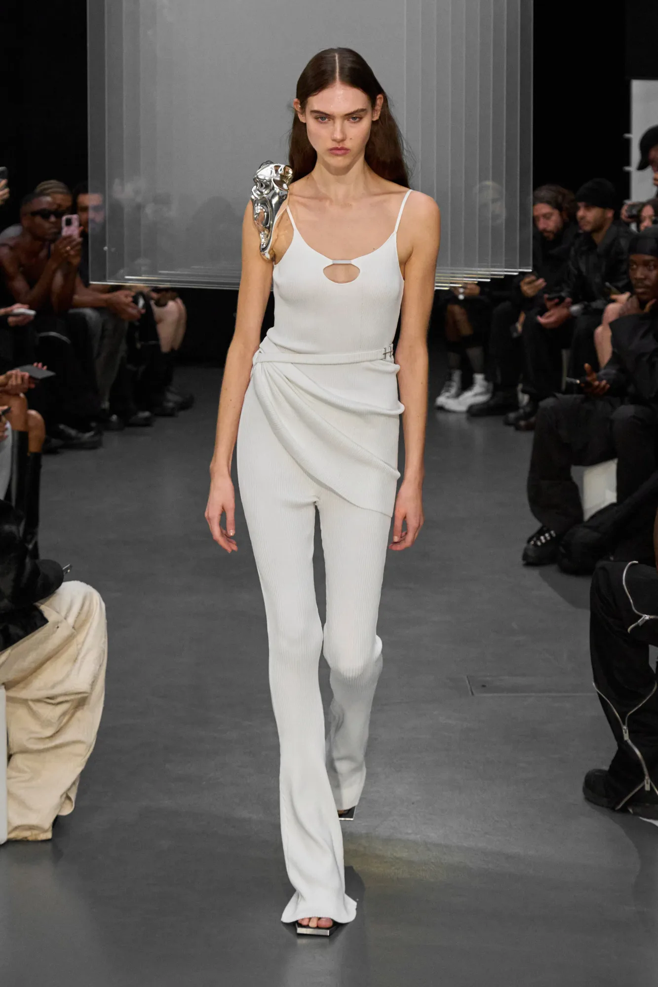 HELIOT EMIL SS 25 look 2
