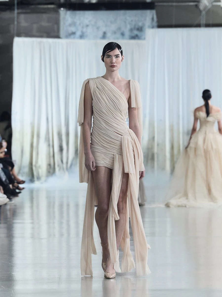 LEVER COUTURE 25 look 1